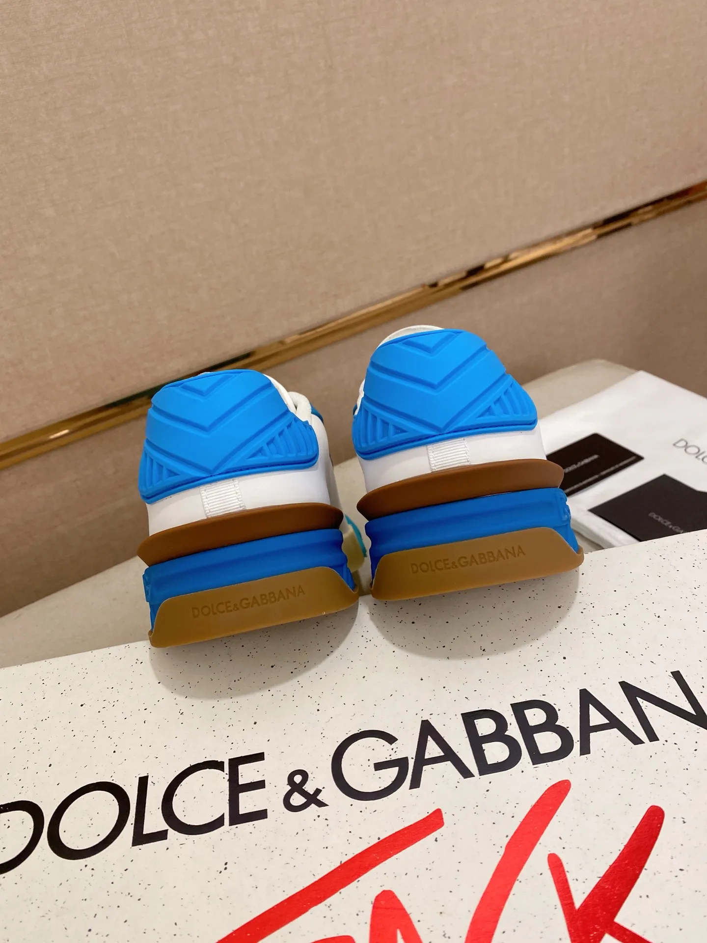 Men's shoes 💰: 660💰 (top quality) The latest sports style DG hot model recommendation, 👉 first launch of men's shoes 😻 I am really crazy about it, top design, impeccable comfort, absolute best-seller, imported cowhide upper, full cowhide lining🐂. Original replica, the latest cool outsole 💥👟Number of codes: 38-44 (45/custom-made, non-refundable)